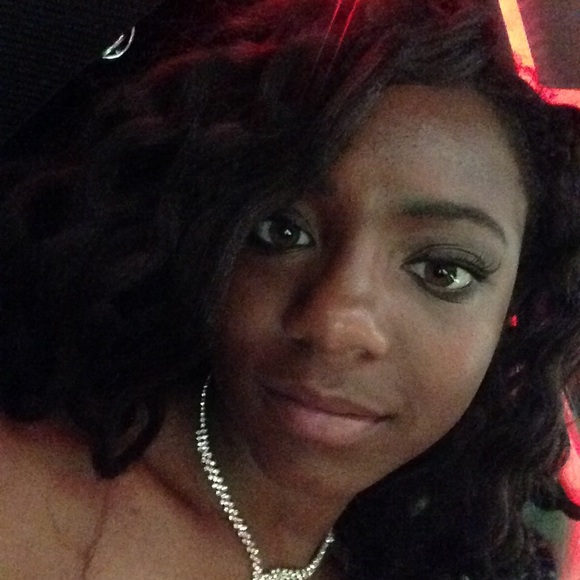 Meet your Posher, Maxine - Picture 1 of 1